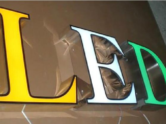 宁南介绍LED招牌的基础知识。